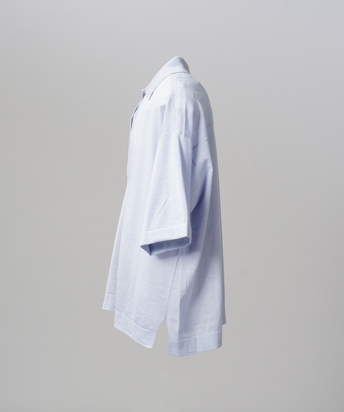 MAISON SPECIAL(メゾンスペシャル)の「《UNISEX》Ramie-SOLOTEX Prime-Over Deep Front Skipper Knit T-shirt/ラミーソロテックスプライムオーバーディープフロントスキッパーニットTシャツ【MAISON SPECIAL/メゾンスペシャル】(Tシャツ/カットソー・メンズ・サックスブルー/レッド/ブラック・0/1/2)」の9枚目の写真