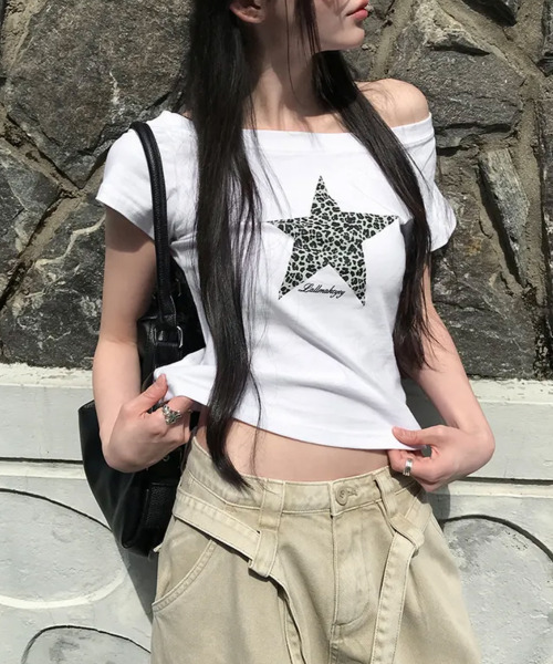 VIVID LADY(ビビッドレディー)の「レオパードスタープリント ワンショルダー半袖Tシャツ(Tシャツ/カットソー・レディース・ホワイト/ブラック・FREE)」の5枚目の写真