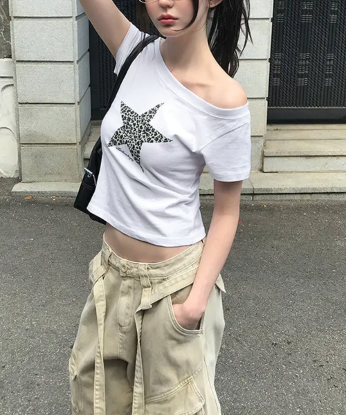 VIVID LADY(ビビッドレディー)の「レオパードスタープリント ワンショルダー半袖Tシャツ(Tシャツ/カットソー・レディース・ホワイト/ブラック・FREE)」の7枚目の写真