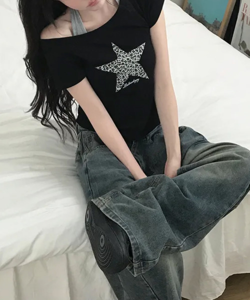 VIVID LADY(ビビッドレディー)の「レオパードスタープリント ワンショルダー半袖Tシャツ(Tシャツ/カットソー・レディース・ホワイト/ブラック・FREE)」の11枚目の写真