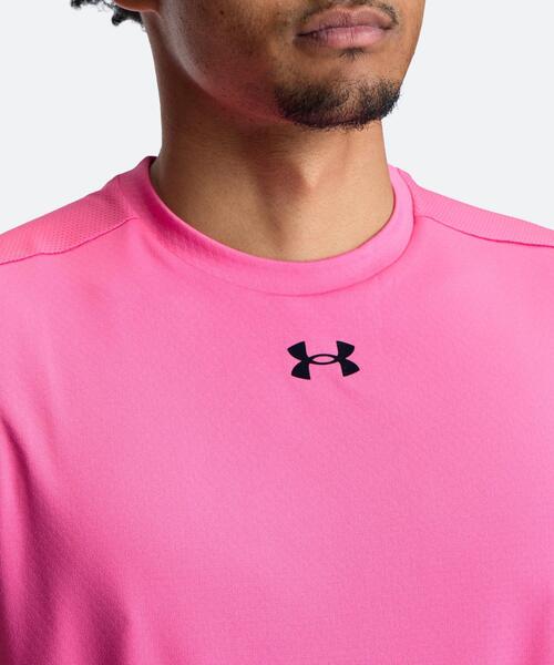 UNDER ARMOUR(アンダーアーマー)の「UAアーマードライ スリーブレス シャツ(トレーニング/メンズ)(タンクトップ・メンズ・ピンク系・2XL/M/XL/S/L)」の4枚目の写真