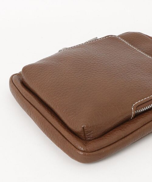 Guess(ゲス)の「BOSTON Flat Crossbody ショルダーバッグ(ショルダーバッグ・メンズ・ブラウン/ブラック・ONE SIZE)」の16枚目の写真