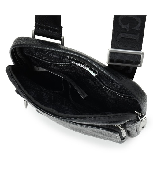 Guess(ゲス)の「BOSTON Flat Crossbody ショルダーバッグ(ショルダーバッグ・メンズ・ブラウン/ブラック・ONE SIZE)」の11枚目の写真