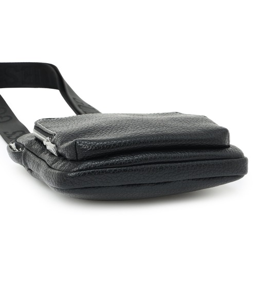 Guess(ゲス)の「BOSTON Flat Crossbody ショルダーバッグ(ショルダーバッグ・メンズ・ブラウン/ブラック・ONE SIZE)」の14枚目の写真