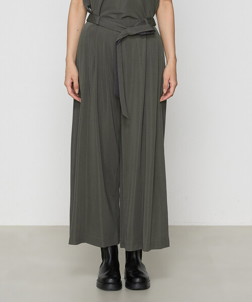 Gabardine K.T（ギャバジンケーティー）の「【セットアップ】ハイテンションポンチ WEEKEND パンツスーツ（その他パンツ・レディース・グレー/ブラック・9号）」の21枚目の写真