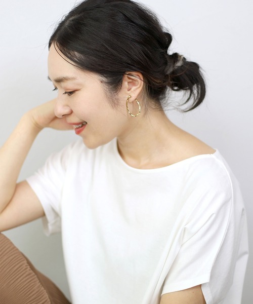 Aletta vita(アレッタビータ)の「ツイストフープイヤリング(イヤリング・レディース・ゴールド・FREE)」の3枚目の写真
