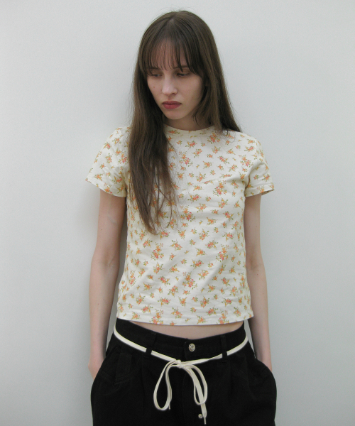 PARTIMENTO WOMEN（パルティメントウィメン）の「フローラルプリントショートスリーブTシャツ_クリーム（Tシャツ/カットソー・レディース・その他・SMALL/MEDIUM）」の2枚目の写真