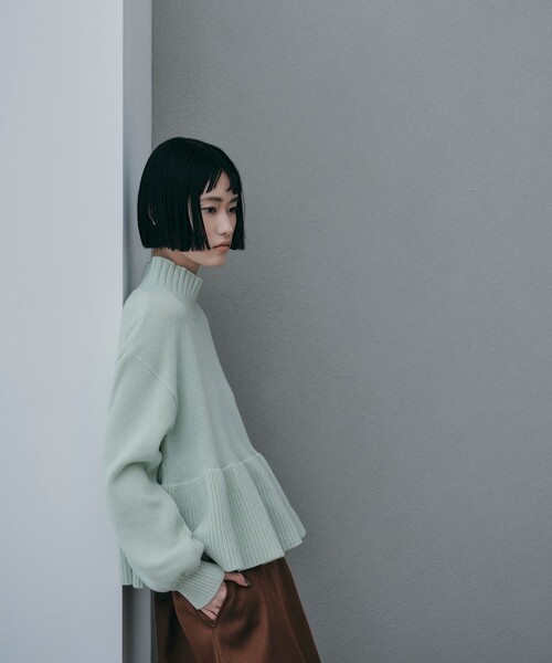 EMMEL REFINES（エメルリファインズ）の「＜EMMEL REFINES＞EM TRNT ペプラム クルーネック ニットプルオーバー（ニット/セーター・レディース・ライム/イエロー/ライトグレー・FREE）」の14枚目の写真