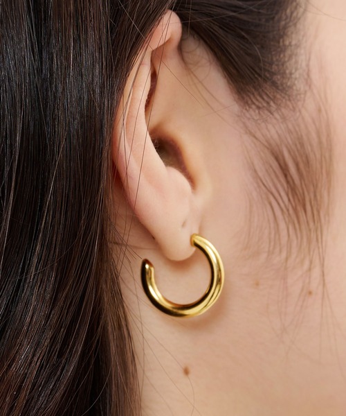 TINA:JOJUN(ティーナジョジュン)の「プランプフープ ステンレス ピアス TINA:JOJUN(ピアス(両耳用)・レディース・ゴールド/シルバー・フリー)」の2枚目の写真