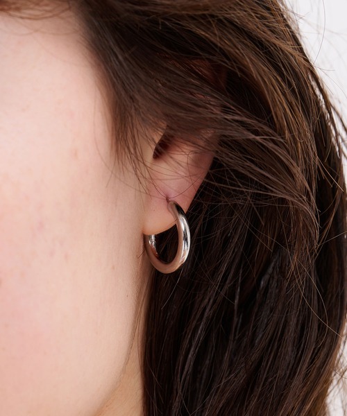 TINA:JOJUN(ティーナジョジュン)の「プランプフープ ステンレス ピアス TINA:JOJUN(ピアス(両耳用)・レディース・ゴールド/シルバー・フリー)」の3枚目の写真