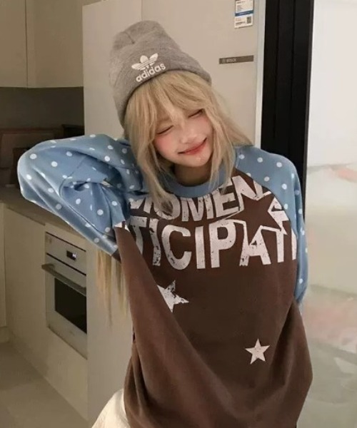 SHEPP(シープ)の「星柄グラフィックロゴ ラグラン切替ドットスリーブロンT(Tシャツ/カットソー・レディース・ブルー・M/L)」の1枚目の写真