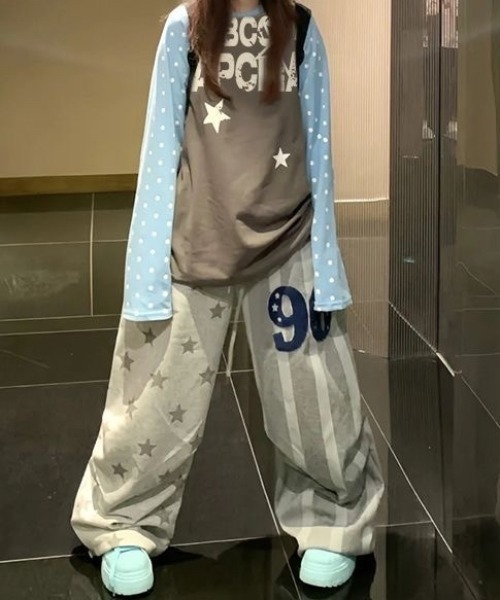SHEPP(シープ)の「星柄グラフィックロゴ ラグラン切替ドットスリーブロンT(Tシャツ/カットソー・レディース・ブルー・M/L)」の2枚目の写真