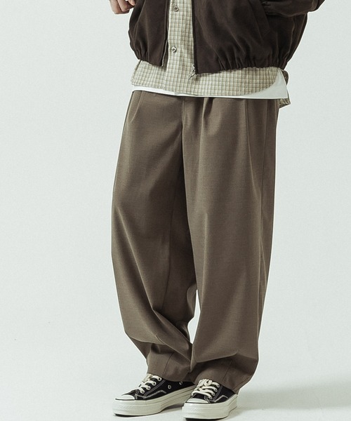SLICK(スリック)の「【SLICK/スリック】T/R Stretch Gabardine Wide Two Tuck Balloon Pants/T/R ストレッチギャバジン ワイド2タックバルーンパンツ/(スラックス・メンズ・チャコールグレー/ブラウン/ブラック・2/3/1)」の3枚目の写真
