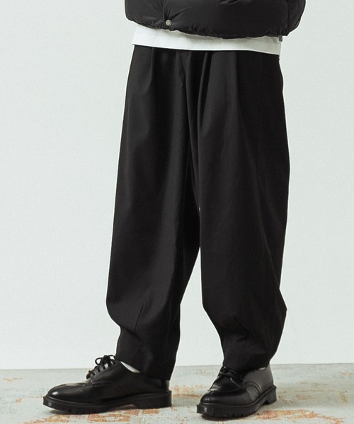 SLICK(スリック)の「【SLICK/スリック】T/R Stretch Gabardine Wide Two Tuck Balloon Pants/T/R ストレッチギャバジン ワイド2タックバルーンパンツ/(スラックス・メンズ・チャコールグレー/ブラウン/ブラック・2/3/1)」の2枚目の写真