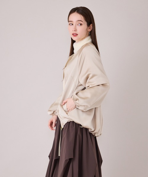 Audie a Muses(オーディアミューズ)の「ふっくらギャザーディテールジップアップブルゾン(ブルゾン・レディース・ベージュ/ネイビー・FREE)」の19枚目の写真