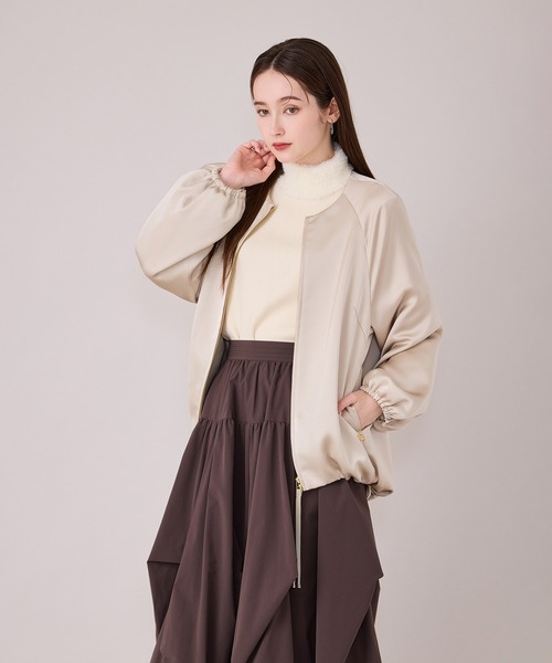 Audie a Muses(オーディアミューズ)の「ふっくらギャザーディテールジップアップブルゾン(ブルゾン・レディース・ベージュ/ネイビー・FREE)」の20枚目の写真