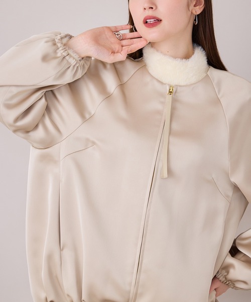 Audie a Muses(オーディアミューズ)の「ふっくらギャザーディテールジップアップブルゾン(ブルゾン・レディース・ベージュ/ネイビー・FREE)」の13枚目の写真