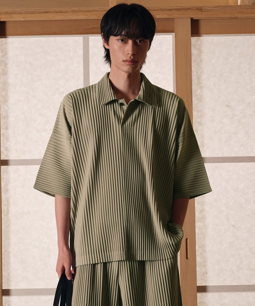 TNGT(ティーエヌジーティー)の「TNGT(ティーエヌジーティー)Yoyogi プリーツポロ(ポロシャツ・メンズ・ブラウン/ベージュ/ブラック・L/M)」の3枚目の写真