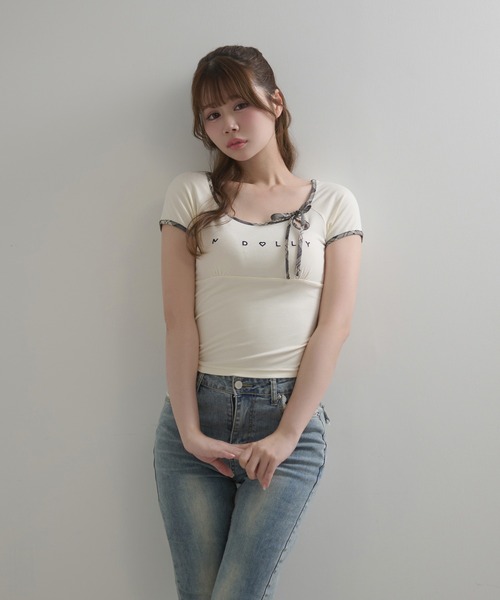 M DOLLY（エムドリー）の「*M DOLLY original* Check ribbon logo moa tops / チェックリボンロゴモアトップス（Tシャツ/カットソー・レディース・アイボリー/ダークグレー・FREE）」の4枚目の写真