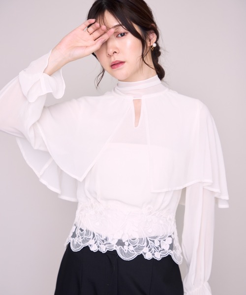 MISCH MASCH(ミッシュマッシュ)の「2026秋冬新作 ケープデザイン裾レースブラウス(シャツ/ブラウス・レディース・ピンク/ブラック/アイボリー・フリ-)」の2枚目の写真