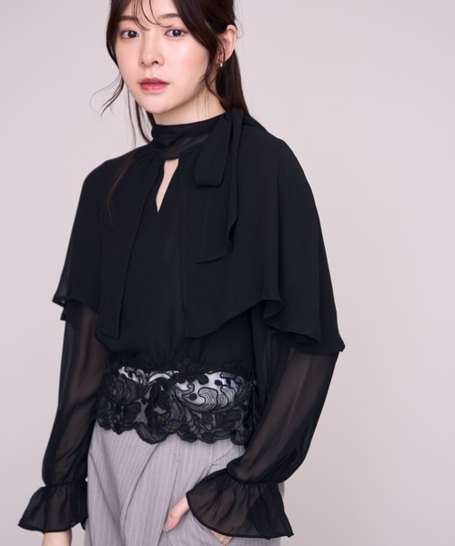 MISCH MASCH(ミッシュマッシュ)の「2026秋冬新作 ケープデザイン裾レースブラウス(シャツ/ブラウス・レディース・ピンク/ブラック/アイボリー・フリ-)」の1枚目の写真