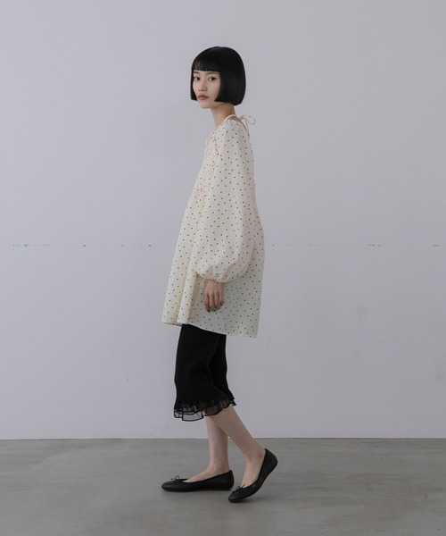 LOWRYS FARM(ローリーズファーム)の「ペプラムチュニックブラウス 1064959(シャツ/ブラウス・レディース・ブラック/アイボリー・FREE)」の18枚目の写真