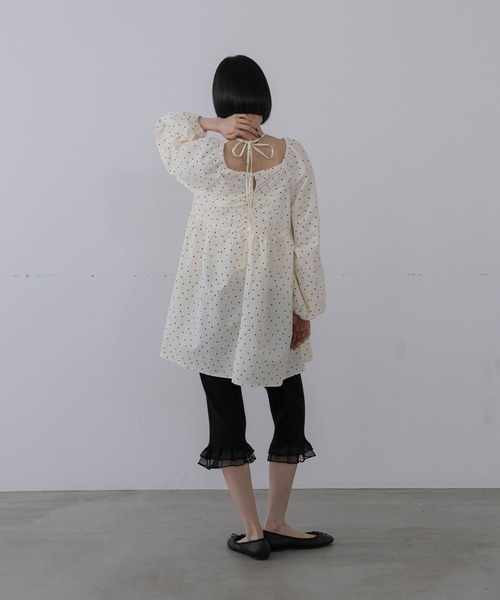 LOWRYS FARM(ローリーズファーム)の「ペプラムチュニックブラウス 1064959(シャツ/ブラウス・レディース・ブラック/アイボリー・FREE)」の17枚目の写真