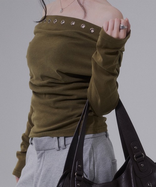 ENVYM(アンビー)の「ピグメント アイレット オフショル トップス(Tシャツ/カットソー・レディース・グレー/ブラウン/カーキ・FREE)」の11枚目の写真