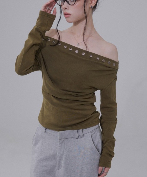 ENVYM(アンビー)の「ピグメント アイレット オフショル トップス(Tシャツ/カットソー・レディース・グレー/ブラウン/カーキ・FREE)」の10枚目の写真