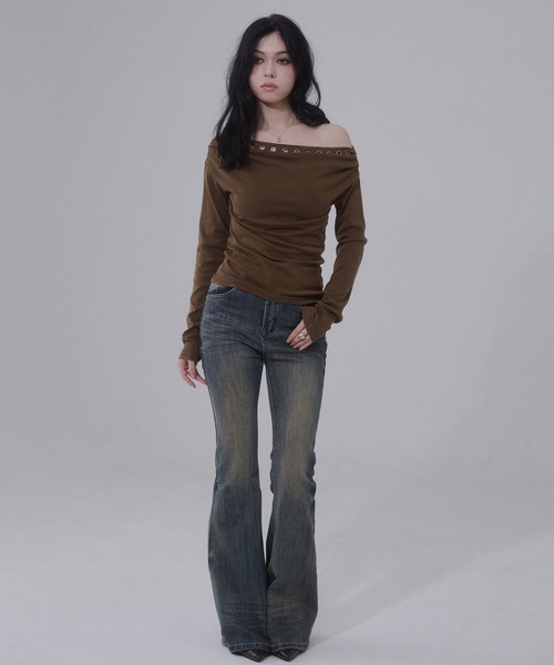 ENVYM(アンビー)の「ピグメント アイレット オフショル トップス(Tシャツ/カットソー・レディース・グレー/ブラウン/カーキ・FREE)」の9枚目の写真
