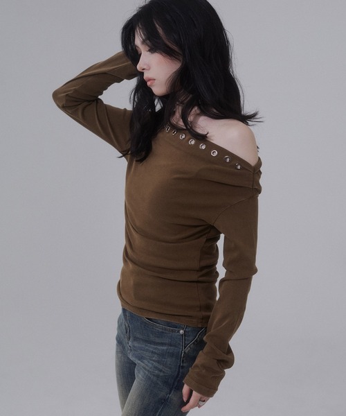 ENVYM(アンビー)の「ピグメント アイレット オフショル トップス(Tシャツ/カットソー・レディース・グレー/ブラウン/カーキ・FREE)」の8枚目の写真