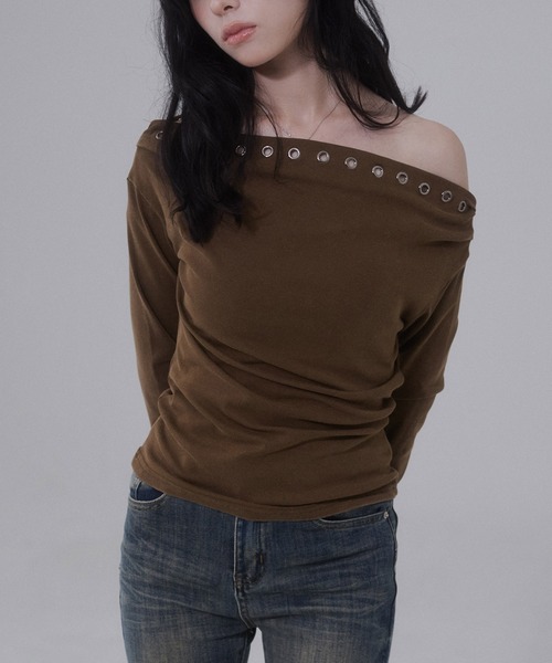 ENVYM(アンビー)の「ピグメント アイレット オフショル トップス(Tシャツ/カットソー・レディース・グレー/ブラウン/カーキ・FREE)」の17枚目の写真