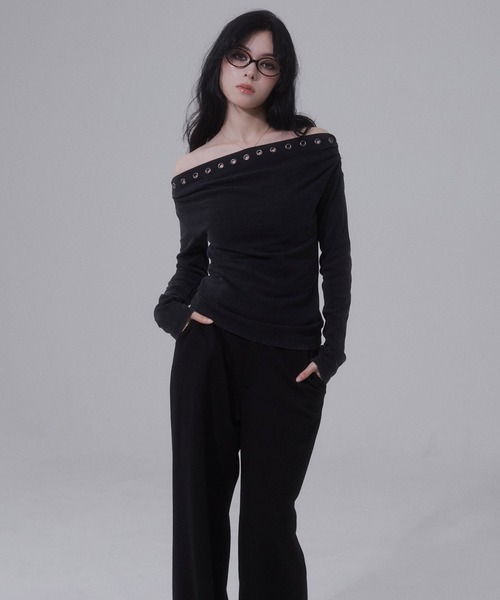 ENVYM(アンビー)の「ピグメント アイレット オフショル トップス(Tシャツ/カットソー・レディース・グレー/ブラウン/カーキ・FREE)」の5枚目の写真