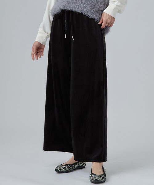 SHOO・LA・RUE(シューラルー)の「ベロアイージーワイドパンツ(その他パンツ・レディース・ブラウン系その他/ブラック・01/02/03/04)」の1枚目の写真