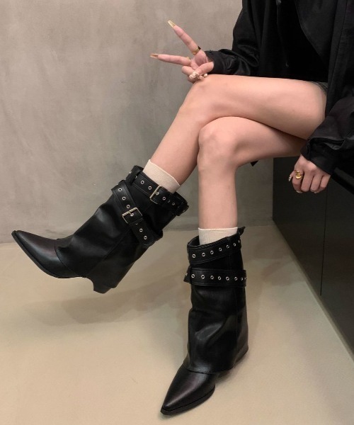 mebole(メボレ)の「double belt cover boots(ブーツ・レディース・キャメル/ブラウン/ブラック・MEDIUM/SMALL/LARGE)」の7枚目の写真