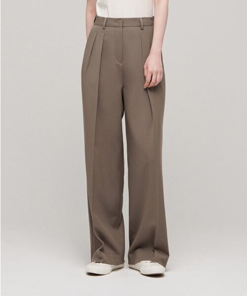 MUSINSA STANDARD WOMAN(ムシンサスタンダードウーマン)の「レディースリバースツータックワイド隠しバンディングスラックス【ダスティベージュ】(スラックス・レディース・その他・30)」の1枚目の写真