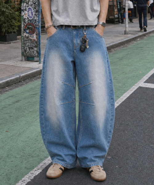 ROWDY(ラウディ)の「カーブドバレルデニムパンツ_ミッドブルー(デニムパンツ・メンズ・その他・MEDIUM/LARGE/X-LARGE/SMALL)」の1枚目の写真
