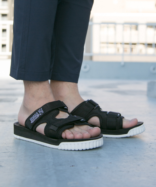 SHAKA(シャカ)の「SHAKA×UR 別注CHILL OUT(サンダル・メンズ・ブラック/グレー・8/10/9/7)」の2枚目の写真