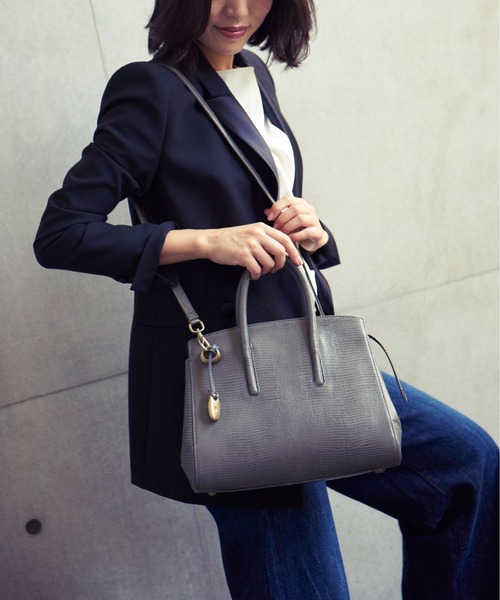 TOFF&LOADSTONE(トフアンドロードストーン)の「ジョリー(M)(ハンドバッグ・レディース・ブラック/スモークピンク/ライトブルーグレー/アイボリー/レッド/グレー/ネイビー/ライトグリーン/ピンク/ベージュ/ピンク系その他/コバルトブルー/バイオレット/ホワイト/ライトベージュ/ダークブラウン/グレー系その他/グレー系その他2/ライトピンク/ブルー/ライトイエロー/パープル/ピンク系/ブルー系/ライトグレー系/ブルー系5/ピンク系その他2/ホワイト系6/ブルー系6・FREE/00)」の5枚目の写真