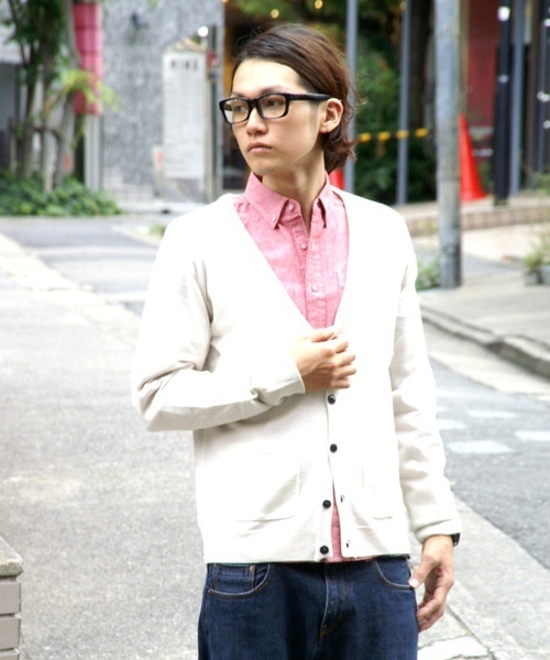 WEGO（ウィゴー）の「カシミアタッチVネックカーディガン（カーディガン/ボレロ・メンズ・ホワイト/ブラック/ベージュ/ケリー/ネイビー/レッド/ワイン/ターコイズブルー/ライトベージュ/マスタード/ロイヤルブルー・MEDIUM/LARGE）」の2枚目の写真