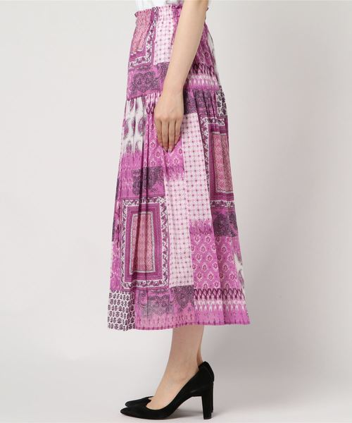 NATURAL BEAUTY BASIC（ナチュラルビューティーベーシック）の「エスニックプリントスカート（スカート・レディース・ブルー系その他/ピンク系その他・SMALL/MEDIUM）」の3枚目の写真