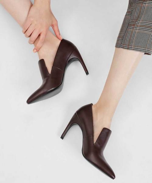 CHARLES & KEITH（チャールズ & キース）の「エクステンデッドトップラインヒール / EXTENDED TOPLINE HEELS（パンプス・レディース・ブラック/ダークブラウン/グリーン・22.5cm/23cm/23.5cm/24.5cm/25cm/25.5cm）」の10枚目の写真