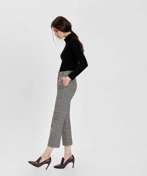 CHARLES & KEITH（チャールズ & キース）の「エクステンデッドトップラインヒール / EXTENDED TOPLINE HEELS（パンプス・レディース・ブラック/ダークブラウン/グリーン・22.5cm/23cm/23.5cm/24.5cm/25cm/25.5cm）」の14枚目の写真