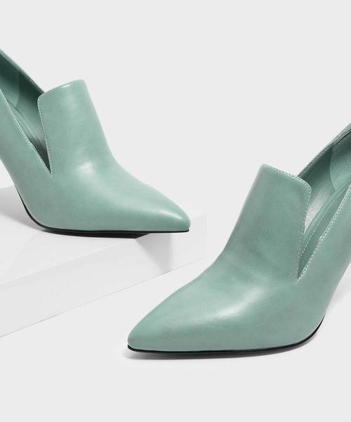 CHARLES & KEITH（チャールズ & キース）の「エクステンデッドトップラインヒール / EXTENDED TOPLINE HEELS（パンプス・レディース・ブラック/ダークブラウン/グリーン・22.5cm/23cm/23.5cm/24.5cm/25cm/25.5cm）」の19枚目の写真