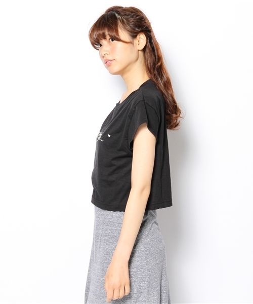 Chico（チコ）の「ロゴプリントワイドT（Tシャツ/カットソー・レディース・ブラック/ホワイト/ライトブルー・FREE）」の4枚目の写真