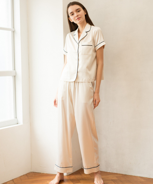 bijorie（ビジュリィ）の「サテンパジャマセット（ルームウェア/パジャマ・レディース・ネイビー/アイボリー/モカ・FREE）」の2枚目の写真