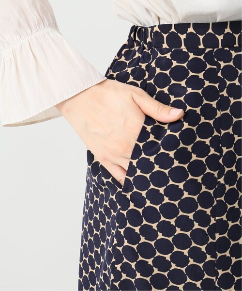 La TOTALITE（ラトータリテ）の「デシンキカプリントミモレスカート【手洗い可能】（スカート・レディース・ブラック/ネイビー・38/36）」の9枚目の写真