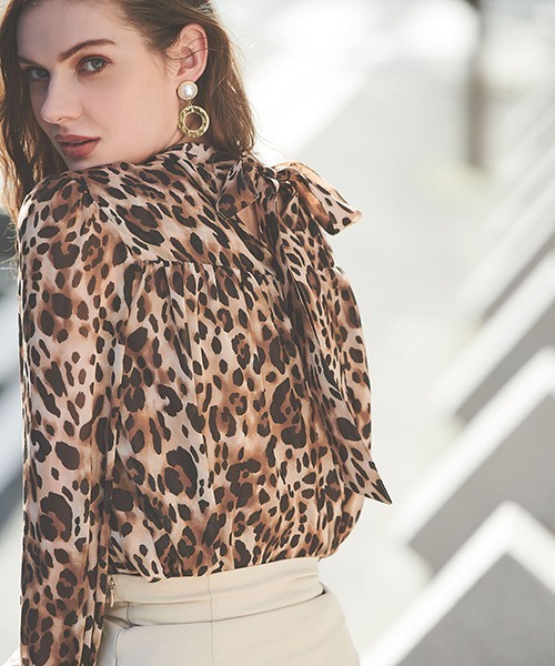EIMY ISTOIRE（エイミーイストワール）の「Leopard バックリボンシャツ（シャツ/ブラウス・レディース・マルチ・FREE）」の3枚目の写真