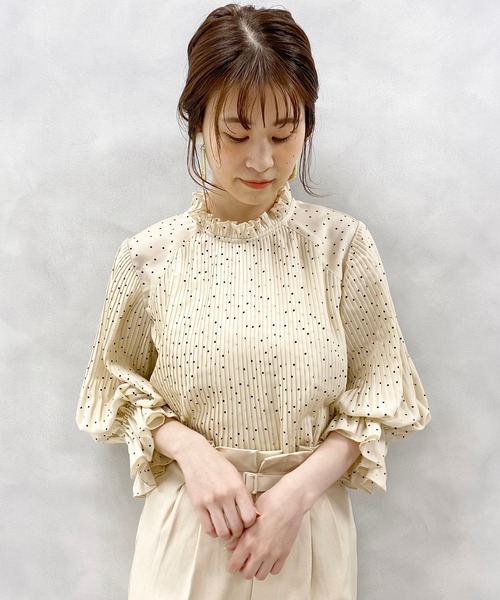 one after another NICE CLAUP（ワンアフターアナザーナイスクラップ）の「【WEB限定】消しプリーツブラウス（シャツ/ブラウス・レディース・ブラック/モカ/ベージュ系その他/ピンクベージュ/ドット・FREE）」の5枚目の写真