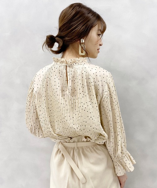 one after another NICE CLAUP（ワンアフターアナザーナイスクラップ）の「【WEB限定】消しプリーツブラウス（シャツ/ブラウス・レディース・ブラック/モカ/ベージュ系その他/ピンクベージュ/ドット・FREE）」の7枚目の写真